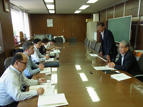 運輸労連・髙松副委員長、小宮書記長から説明を受ける