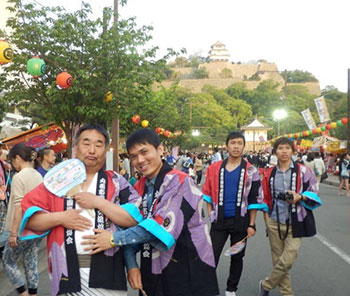 日本の祭りも楽しい